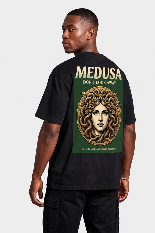 Camiseta gráfica oversize Medusa No Desvíes la Mirada