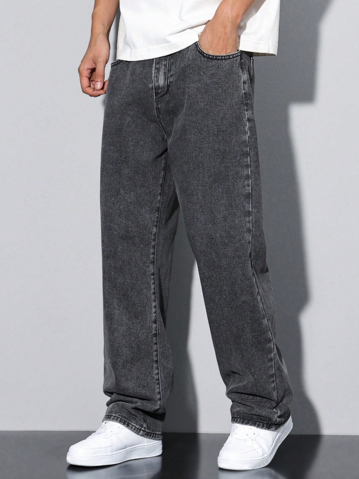 Loose Men Slant Pocket Straight Leg Jeans